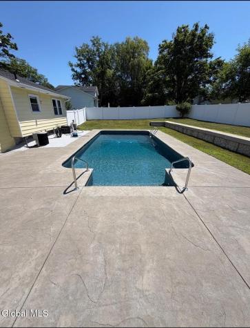16 Sherbrook Drive Selkirk NY 12158