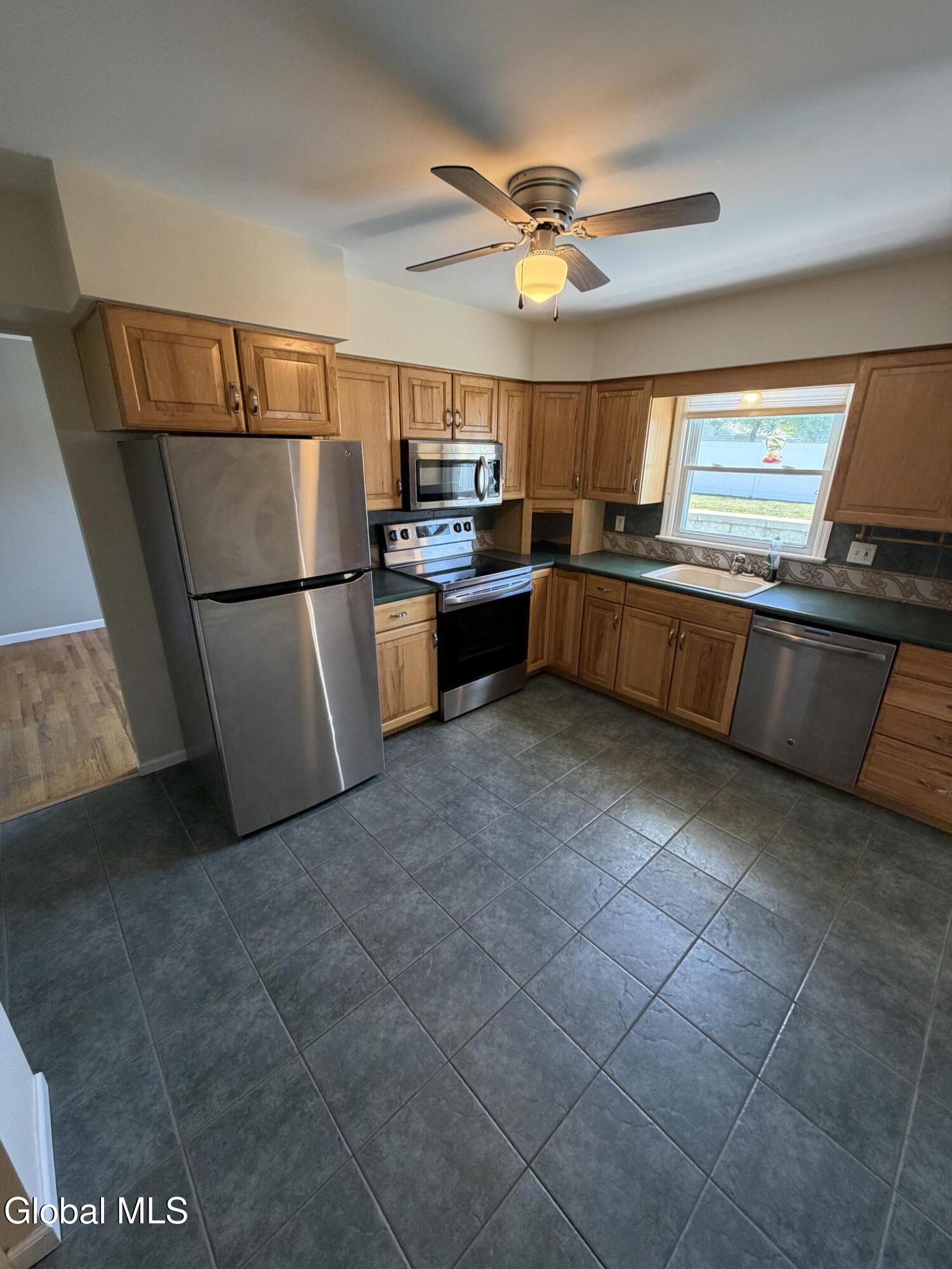 16 Sherbrook Drive Selkirk NY 12158