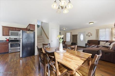 14 Stratton Place Delmar NY 12054