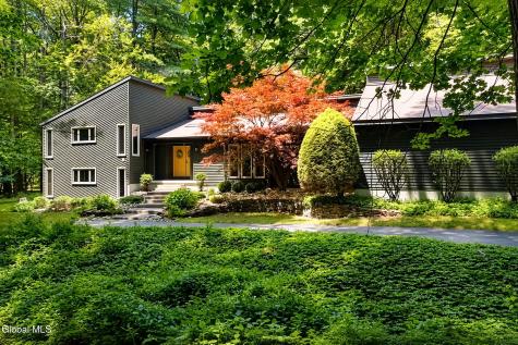27 Robinwood Drive Clifton Park NY 12065