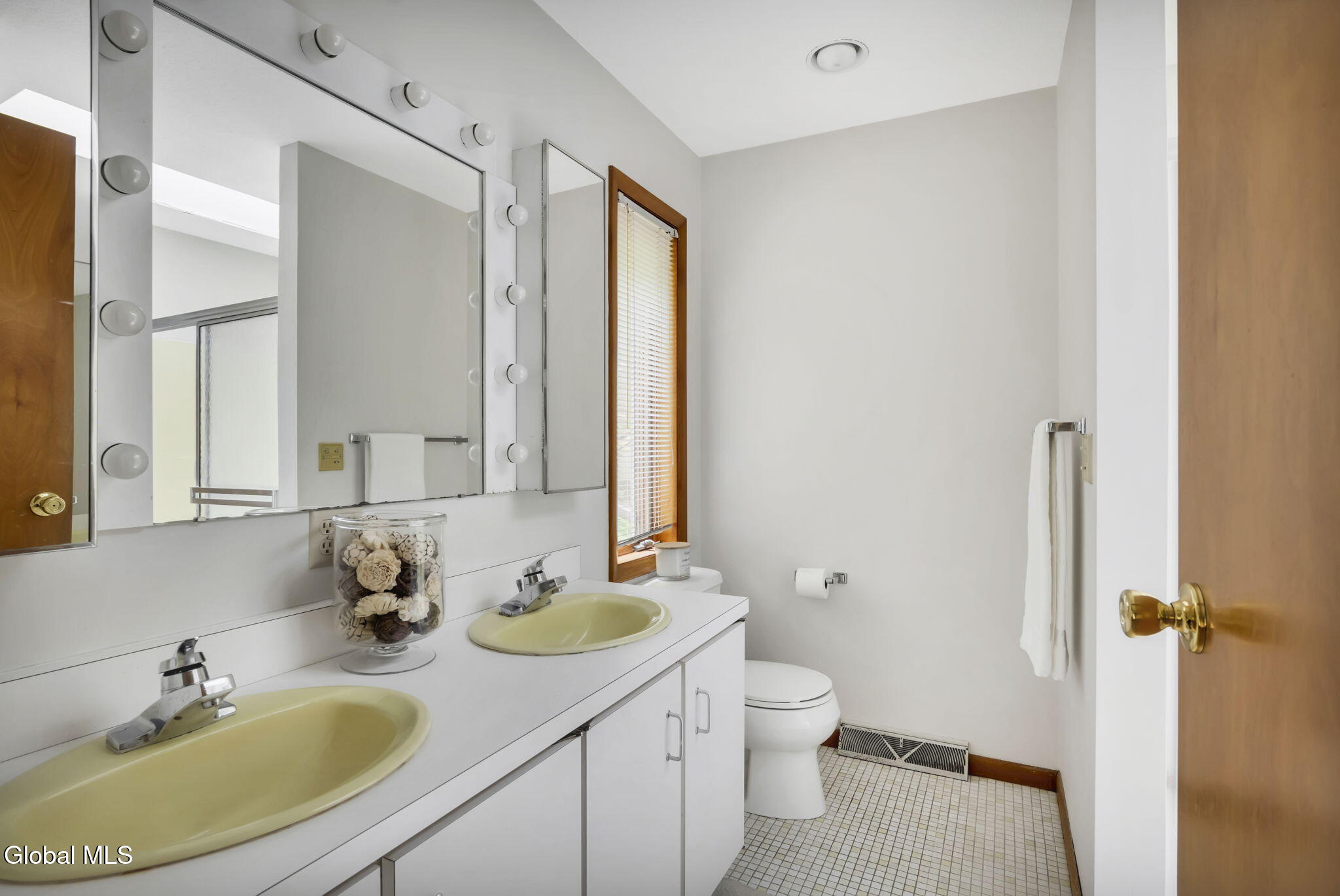27 Robinwood Drive Clifton Park NY 12065