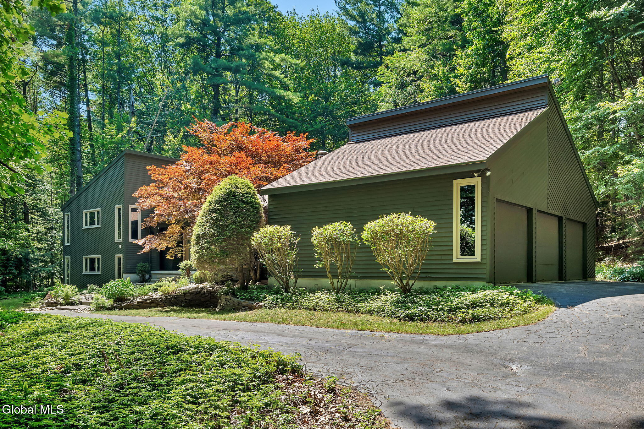 27 Robinwood Drive Clifton Park NY 12065