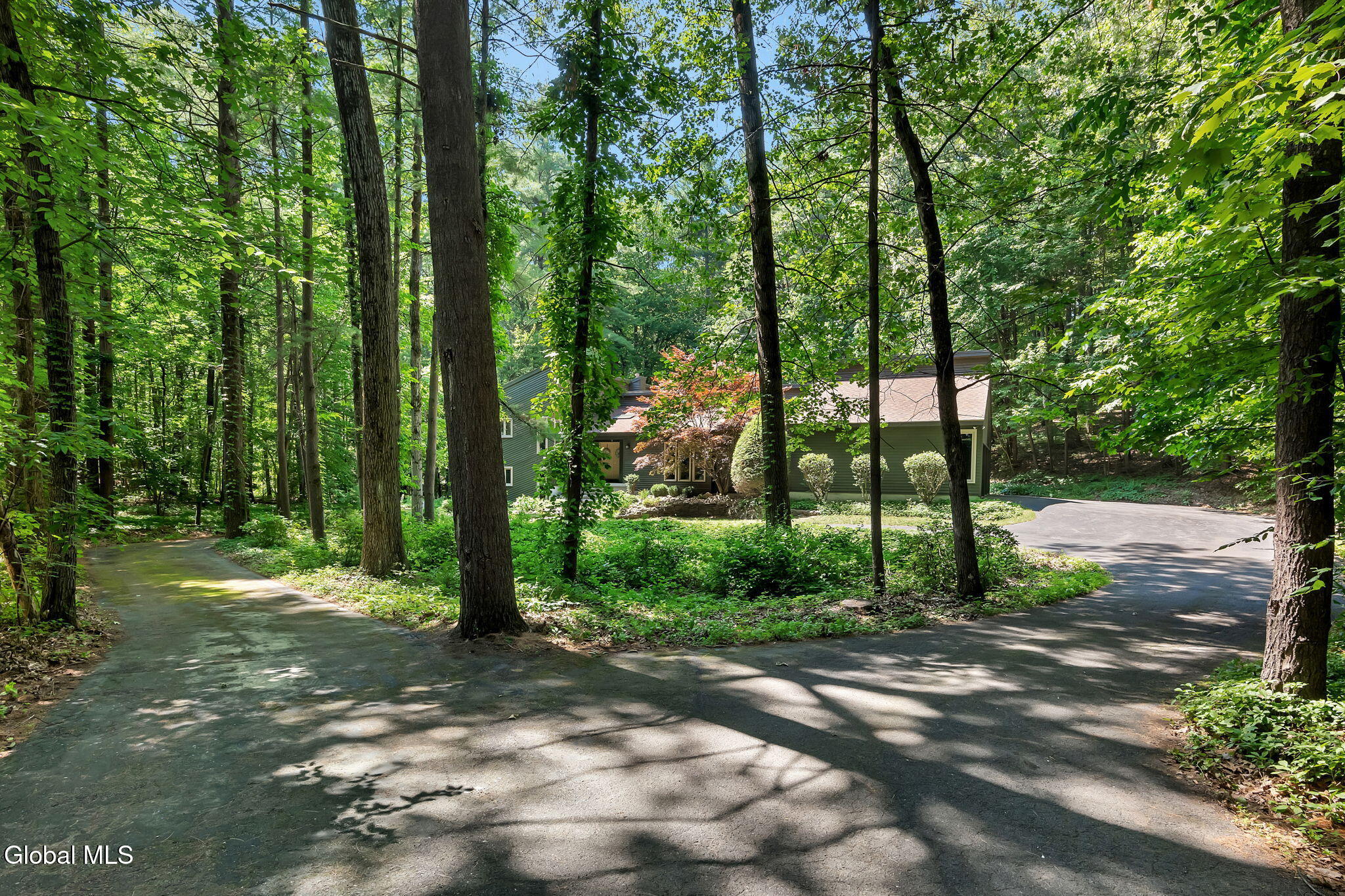 27 Robinwood Drive Clifton Park NY 12065