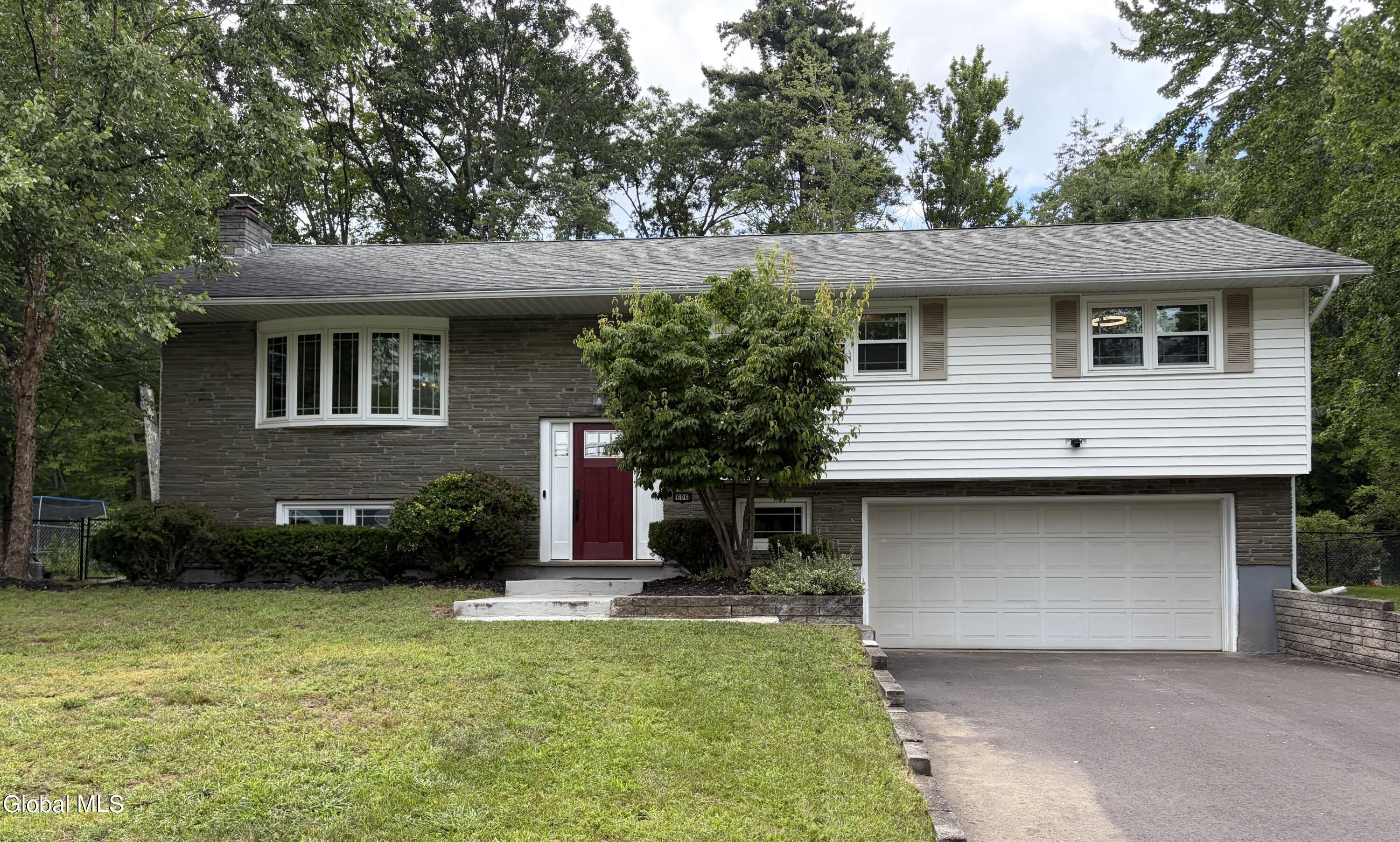 606 Via Ponderosa Schenectady NY 12303