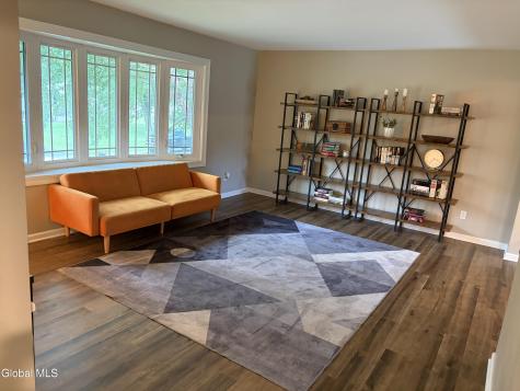 606 Via Ponderosa Schenectady NY 12303