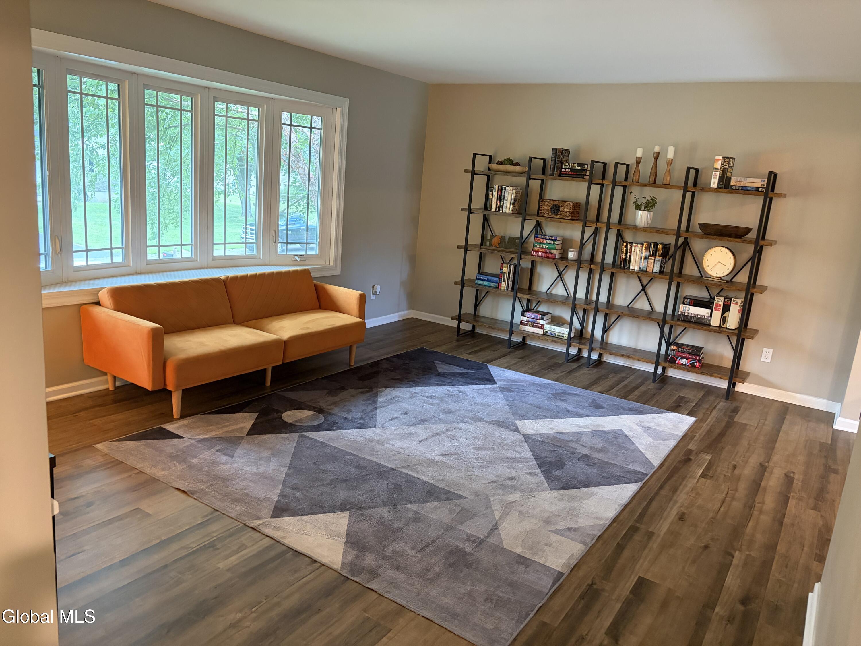 606 Via Ponderosa Schenectady NY 12303