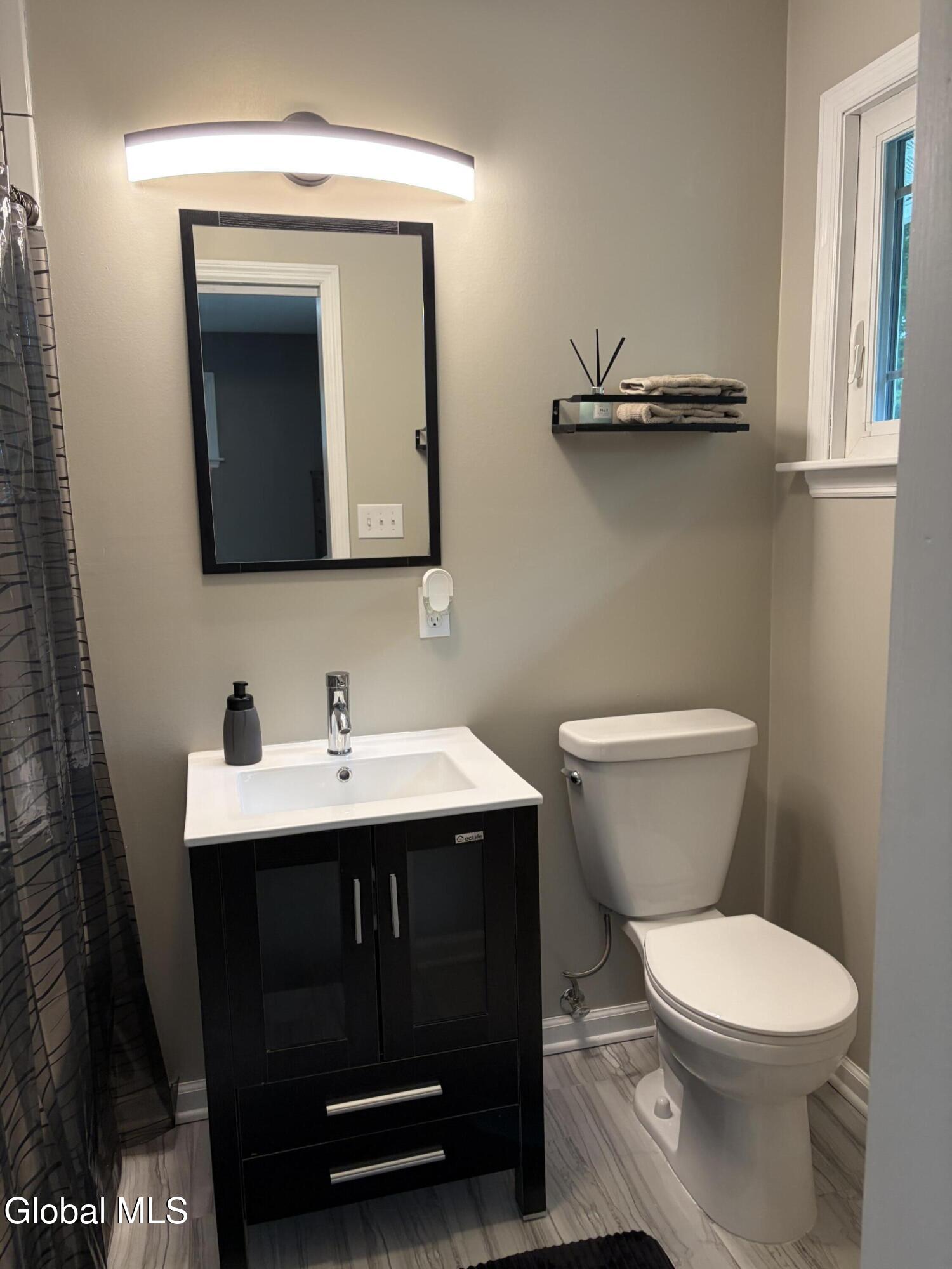 606 Via Ponderosa Schenectady NY 12303