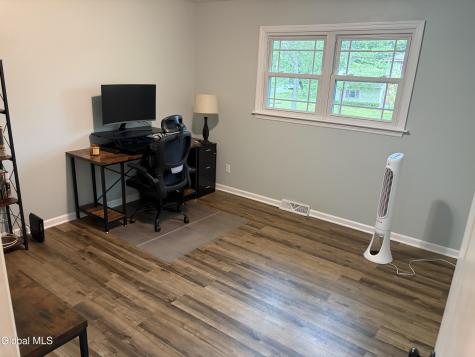 606 Via Ponderosa Schenectady NY 12303