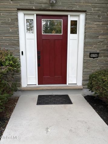 606 Via Ponderosa Schenectady NY 12303