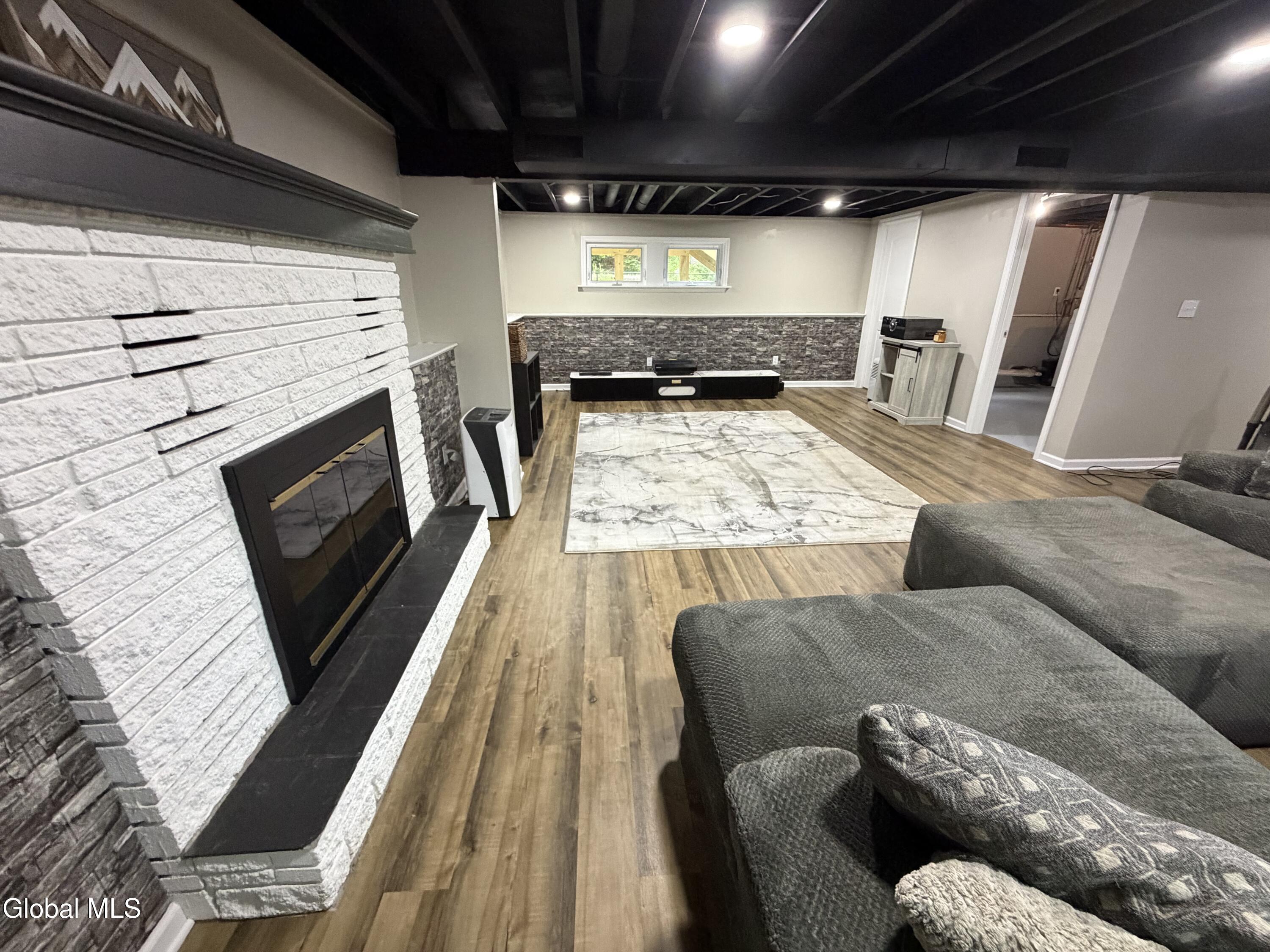 606 Via Ponderosa Schenectady NY 12303