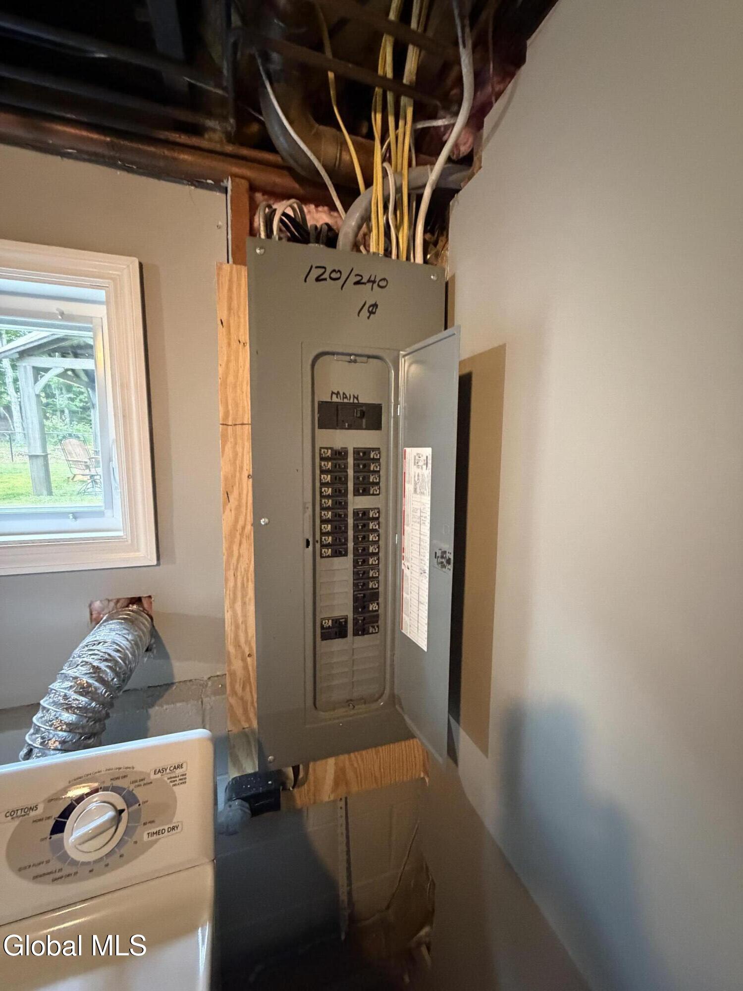 606 Via Ponderosa Schenectady NY 12303