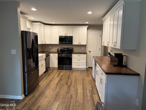 606 Via Ponderosa Schenectady NY 12303