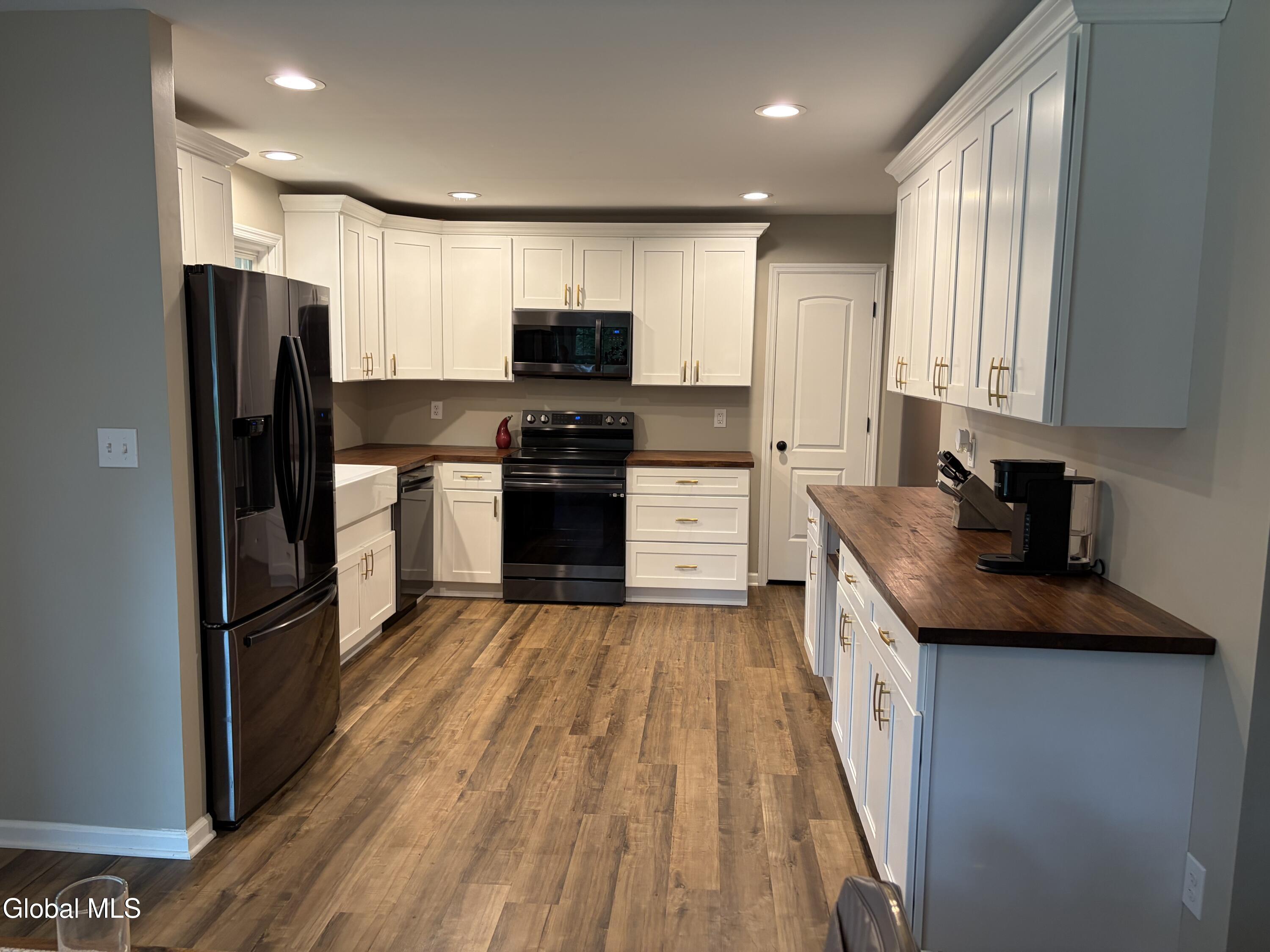 606 Via Ponderosa Schenectady NY 12303