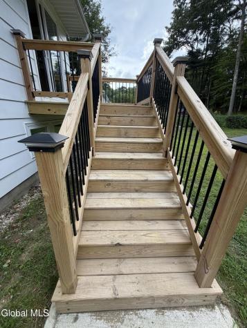 606 Via Ponderosa Schenectady NY 12303
