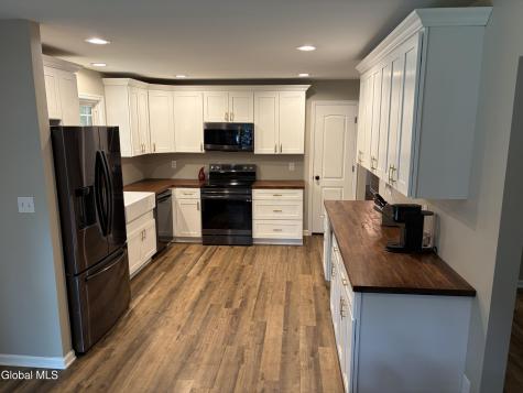 606 Via Ponderosa Schenectady NY 12303