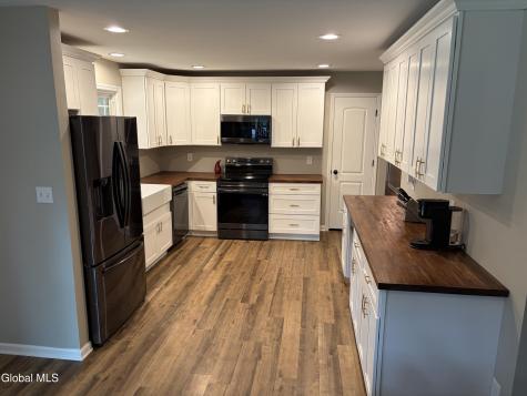 606 Via Ponderosa Schenectady NY 12303