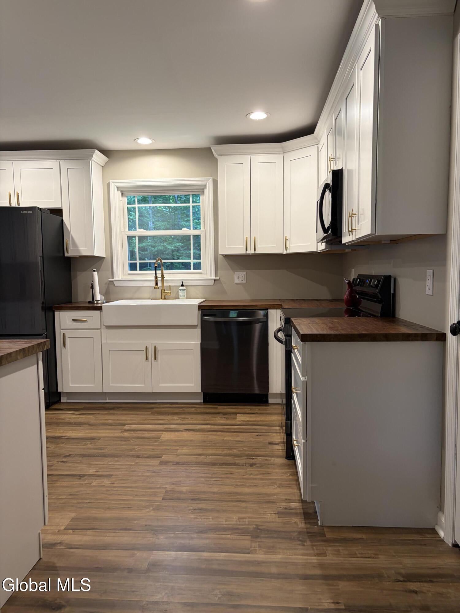 606 Via Ponderosa Schenectady NY 12303