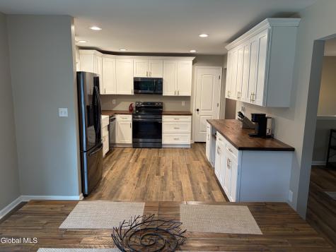 606 Via Ponderosa Schenectady NY 12303