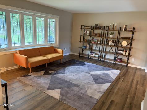 606 Via Ponderosa Schenectady NY 12303