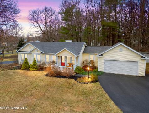 16 New Netherland Way Halfmoon NY 12065