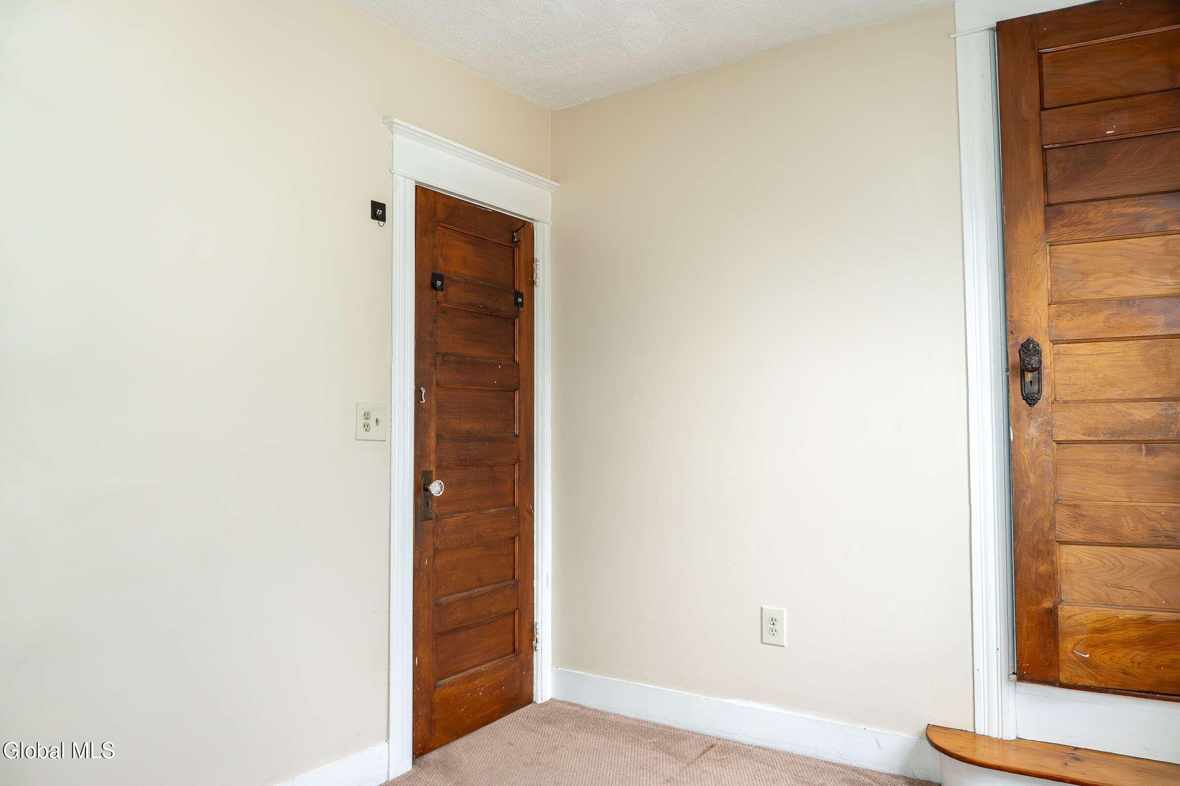 37 Chiswell Street Schenectady NY 12304