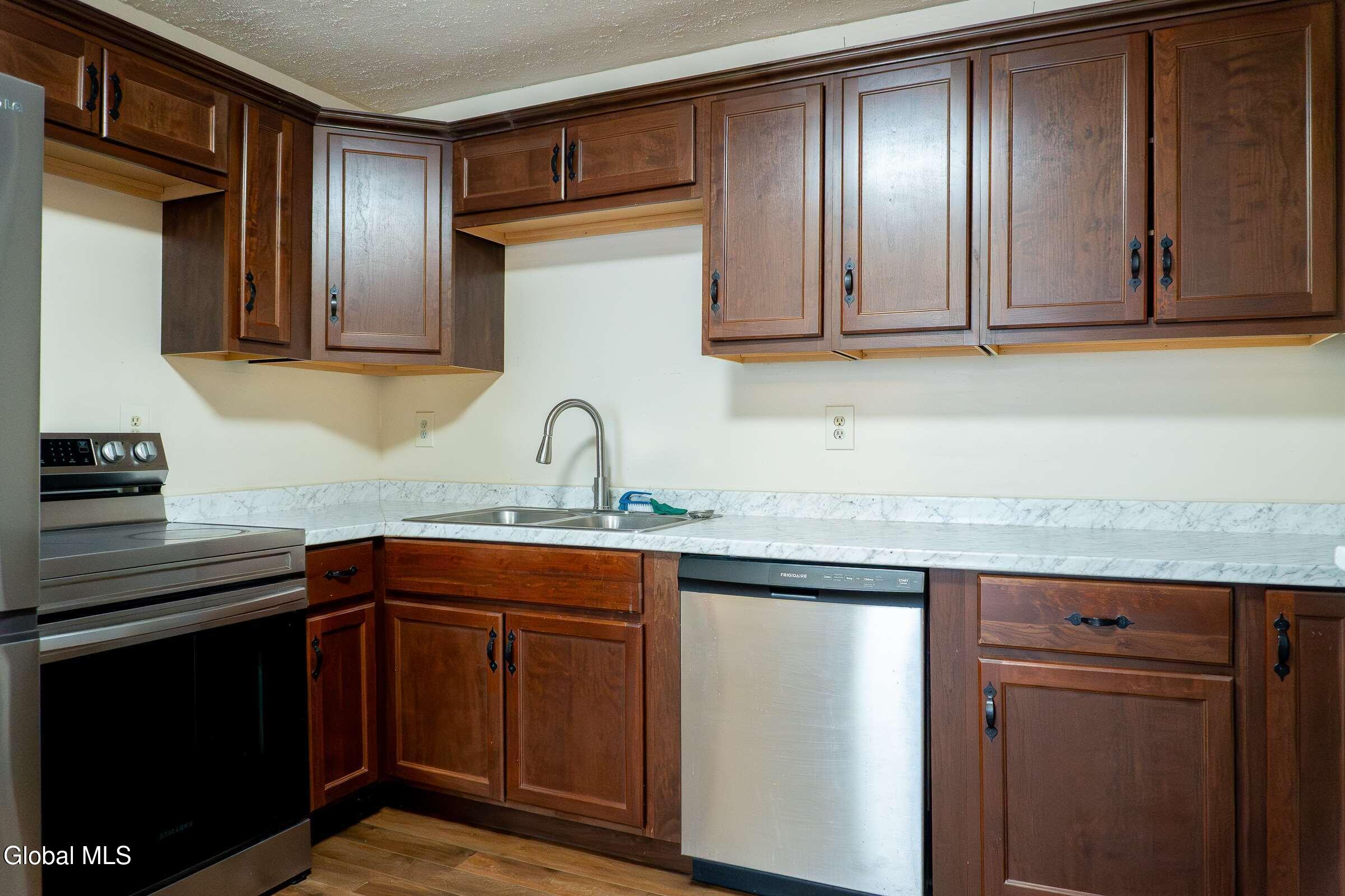37 Chiswell Street Schenectady NY 12304