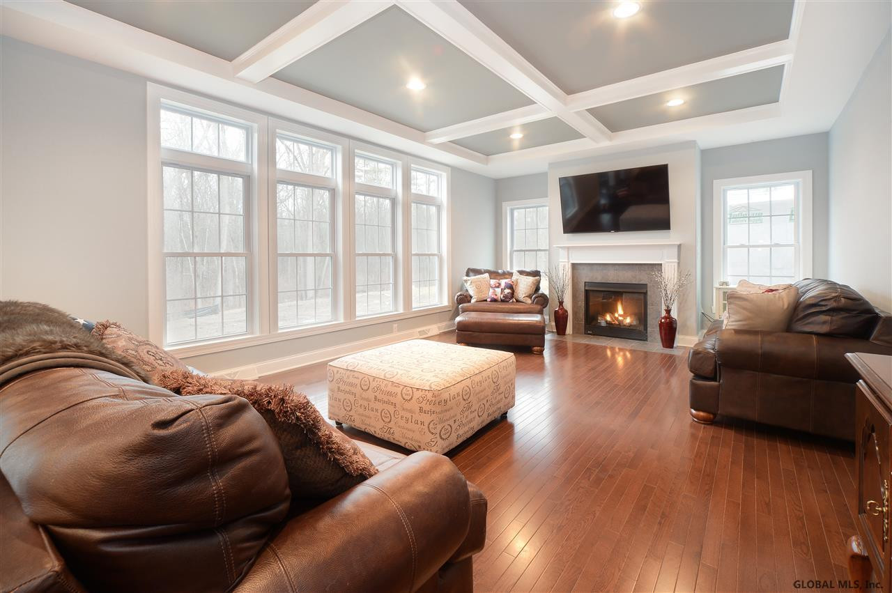 89 Lakepointe Way Saratoga Springs NY 12866