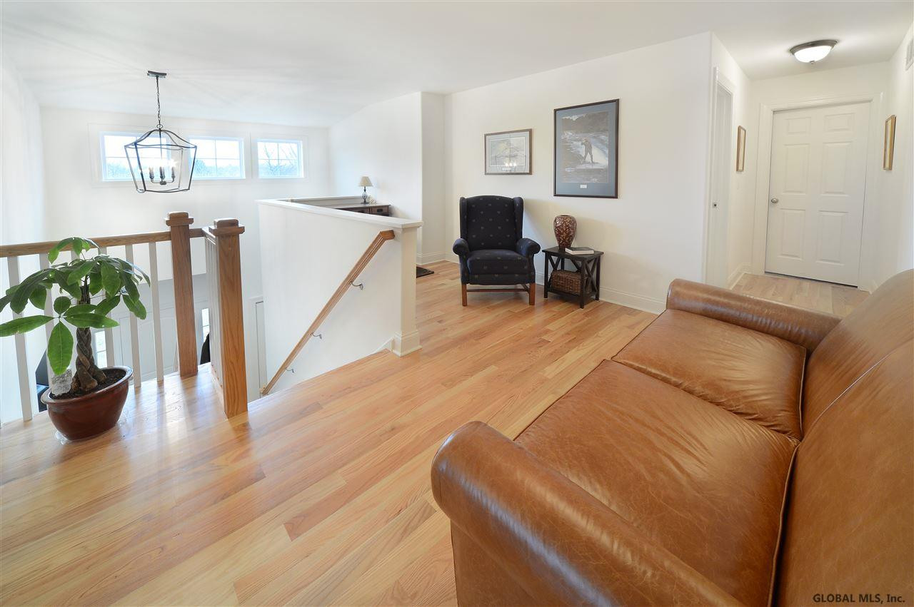 89 Lakepointe Way Saratoga Springs NY 12866
