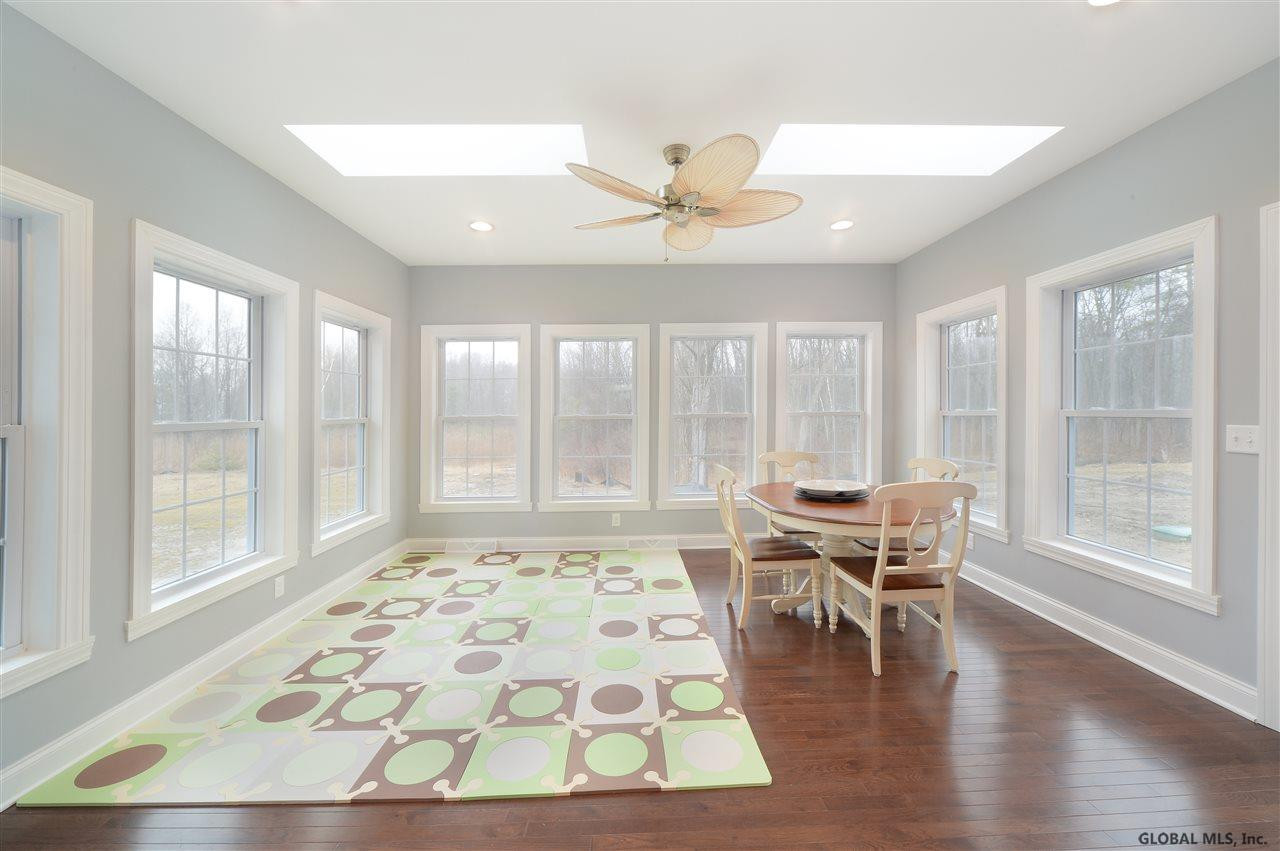 89 Lakepointe Way Saratoga Springs NY 12866