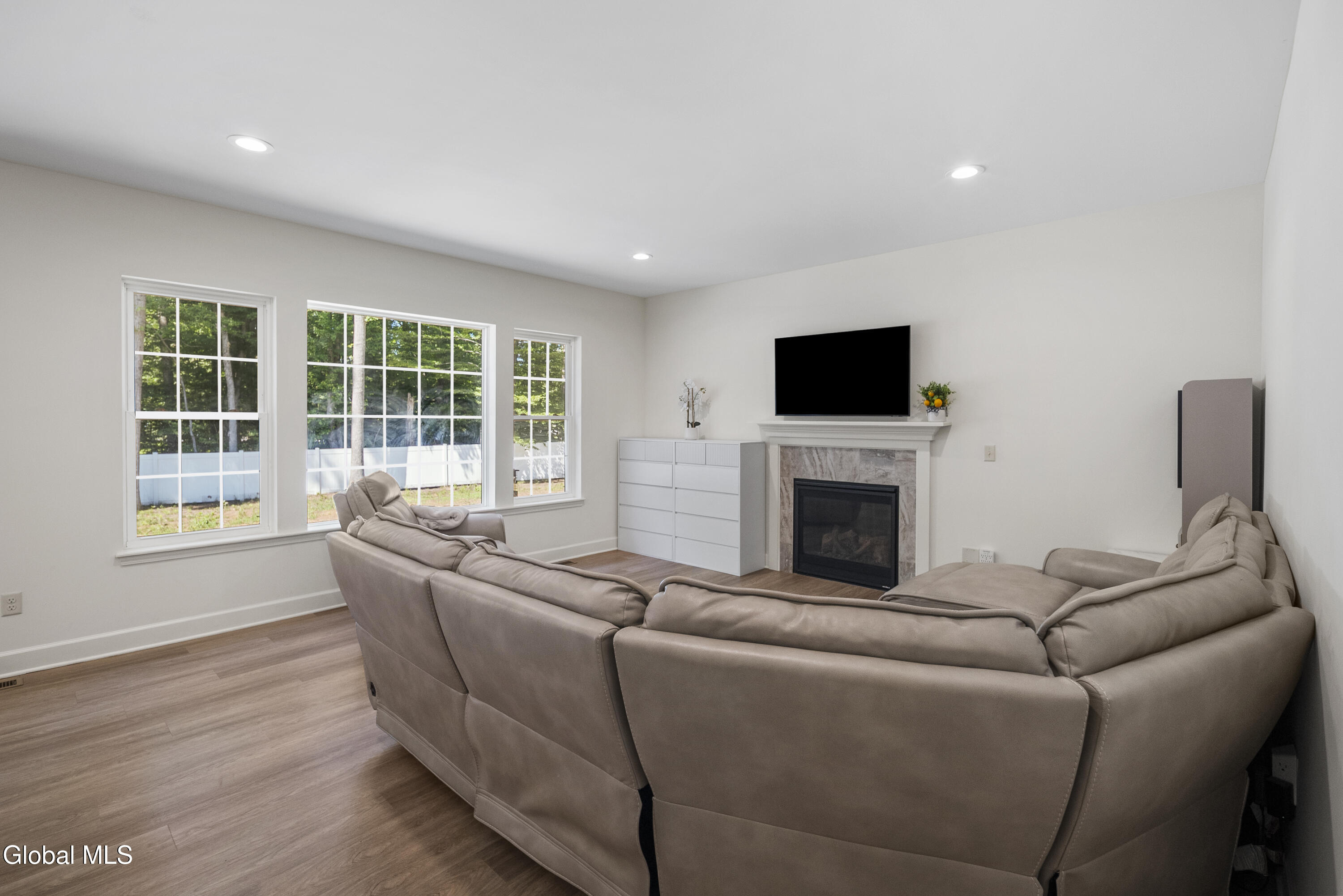 27 Spencer Street Clifton Park NY 12065