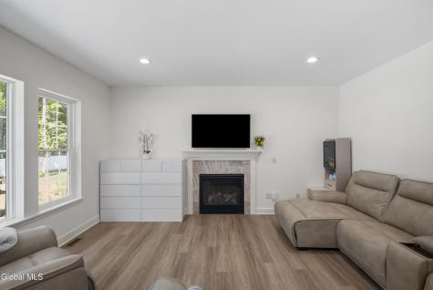 27 Spencer Street Clifton Park NY 12065