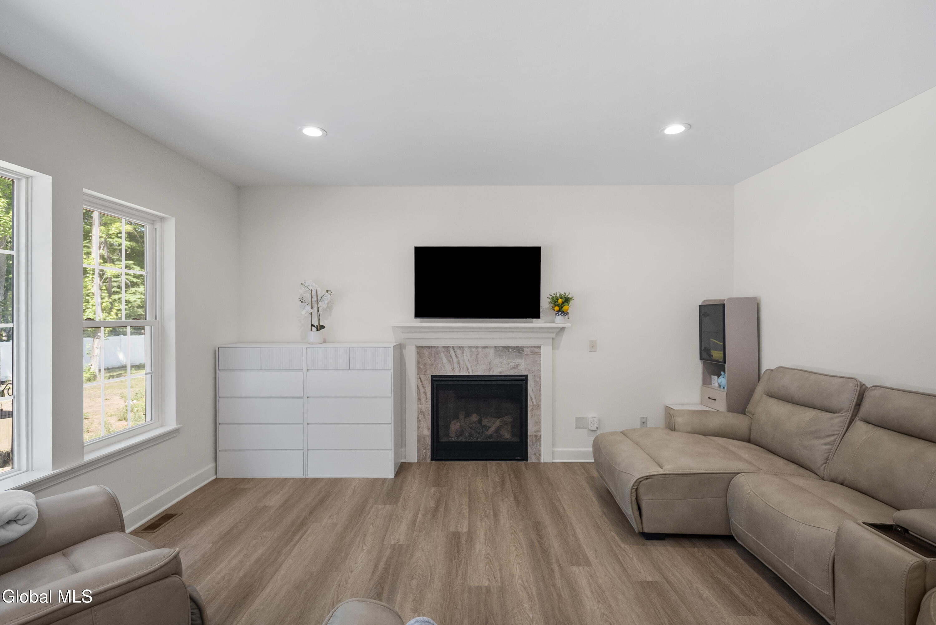27 Spencer Street Clifton Park NY 12065
