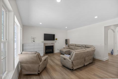 27 Spencer Street Clifton Park NY 12065