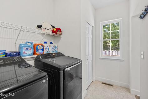 27 Spencer Street Clifton Park NY 12065