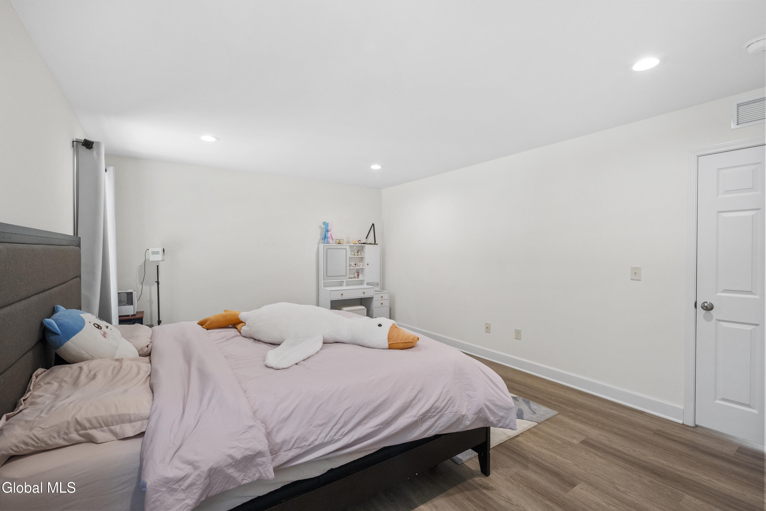 27 Spencer Street Clifton Park NY 12065