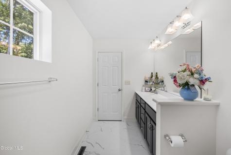 27 Spencer Street Clifton Park NY 12065