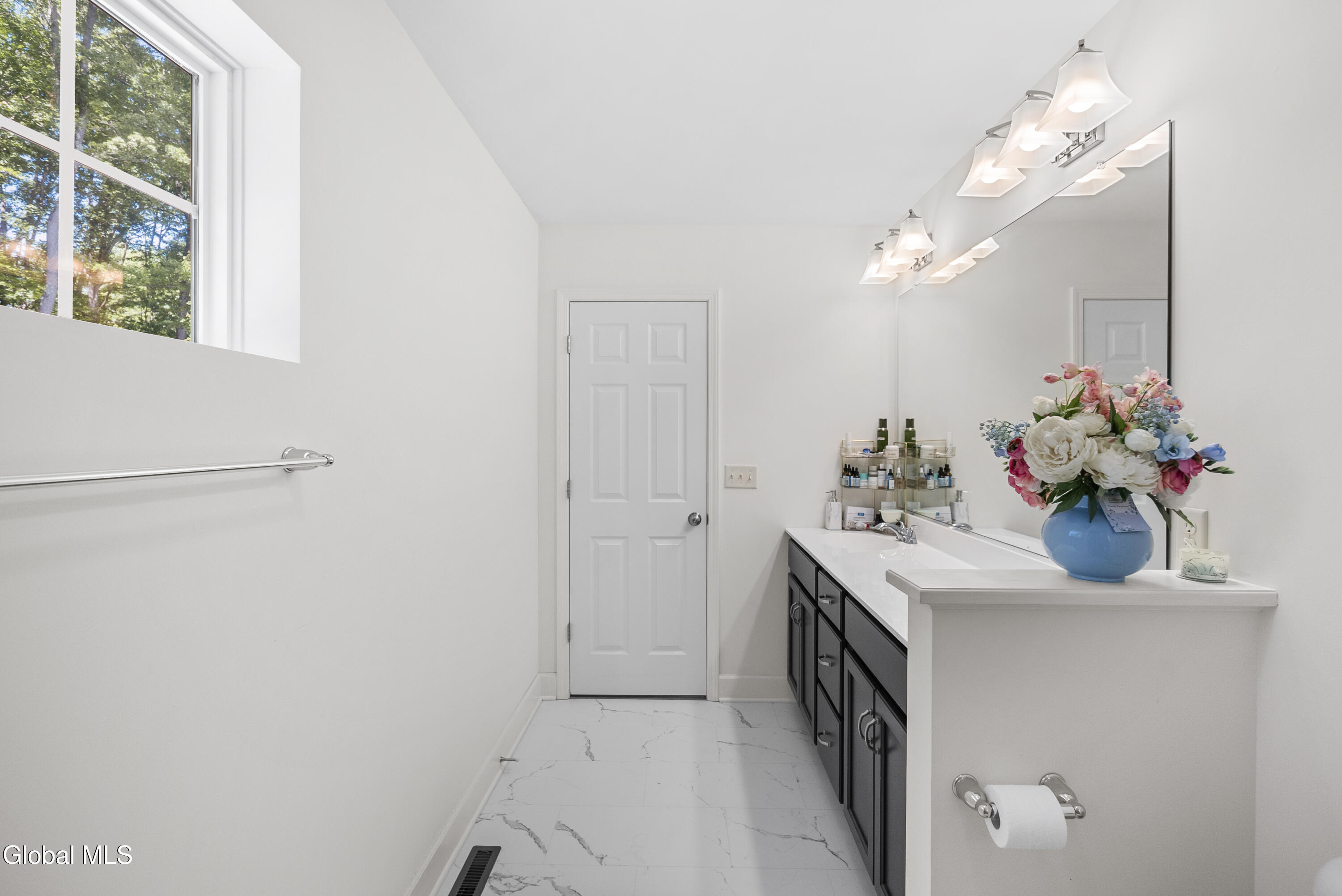 27 Spencer Street Clifton Park NY 12065