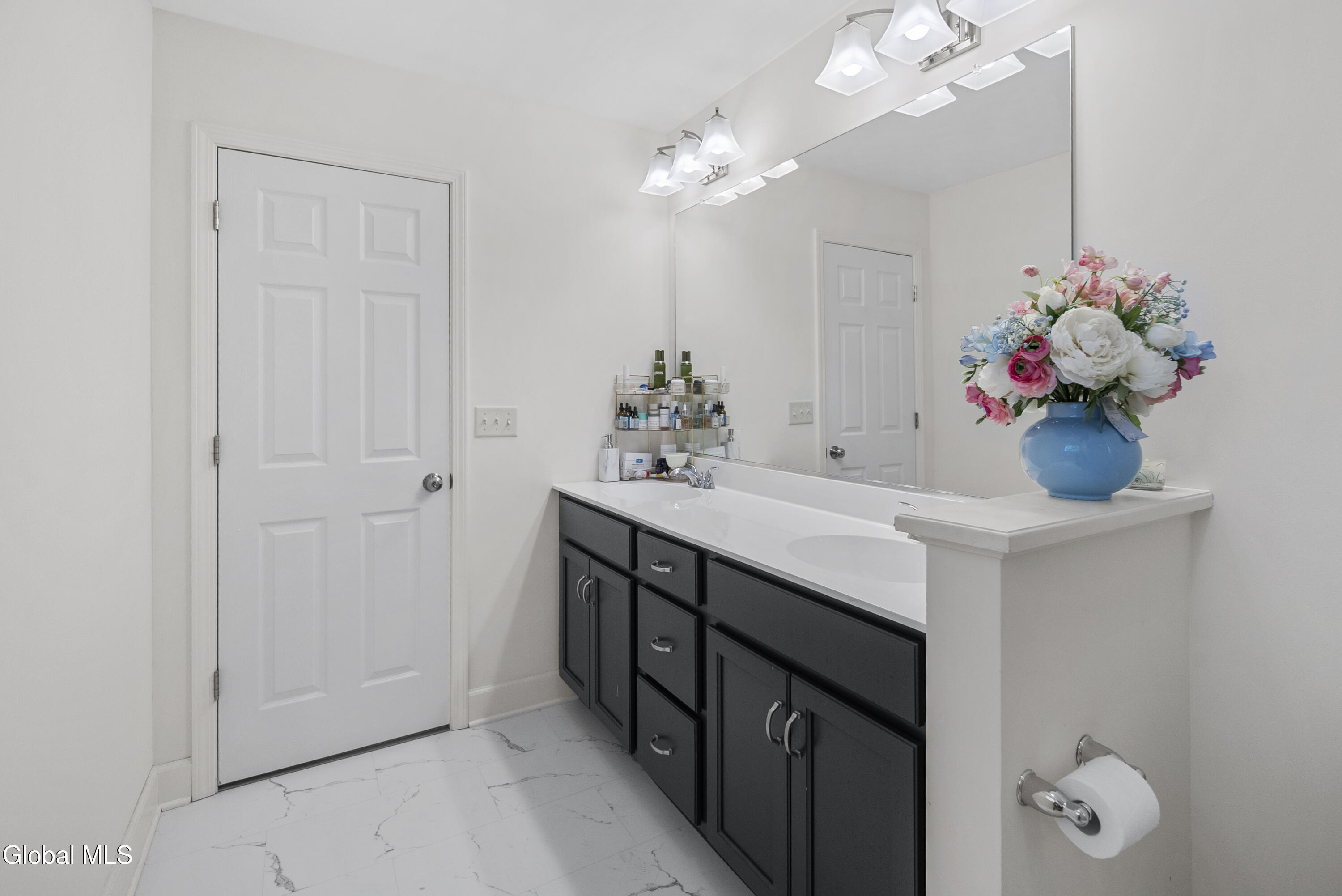 27 Spencer Street Clifton Park NY 12065