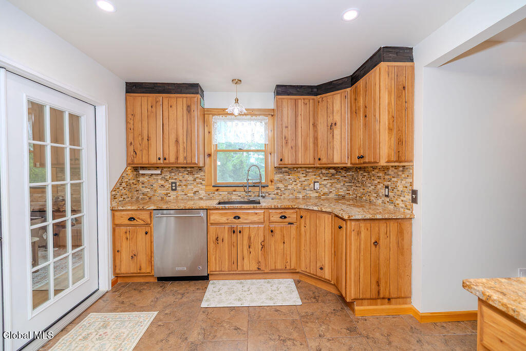 859 Putnam Road Schenectady NY 12306
