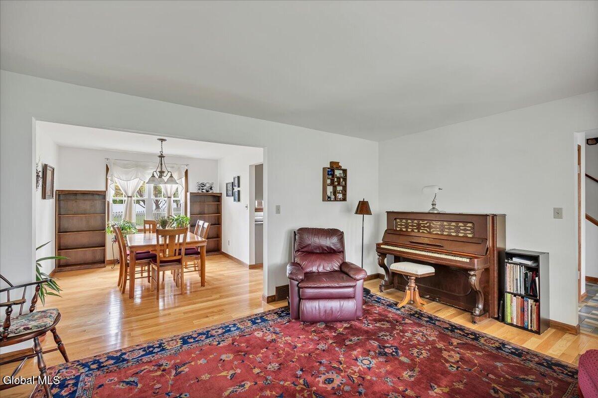 8A Jean Place Schenectady NY 12303