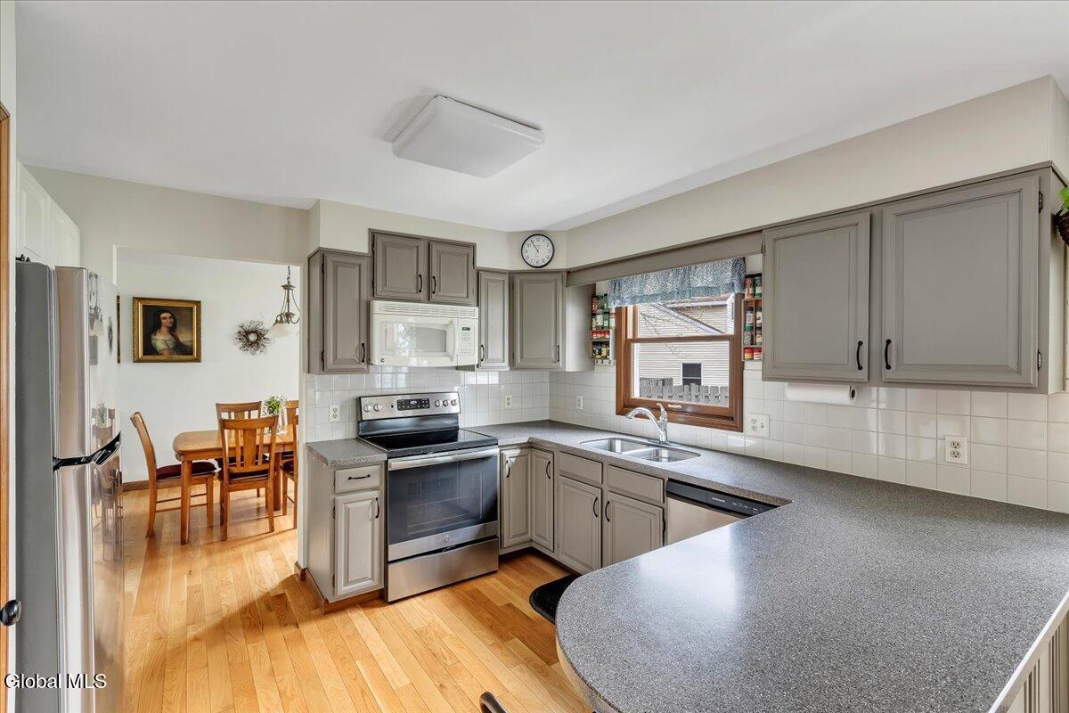 8A Jean Place Schenectady NY 12303
