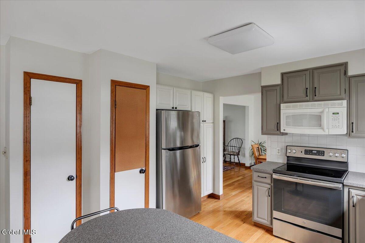 8A Jean Place Schenectady NY 12303