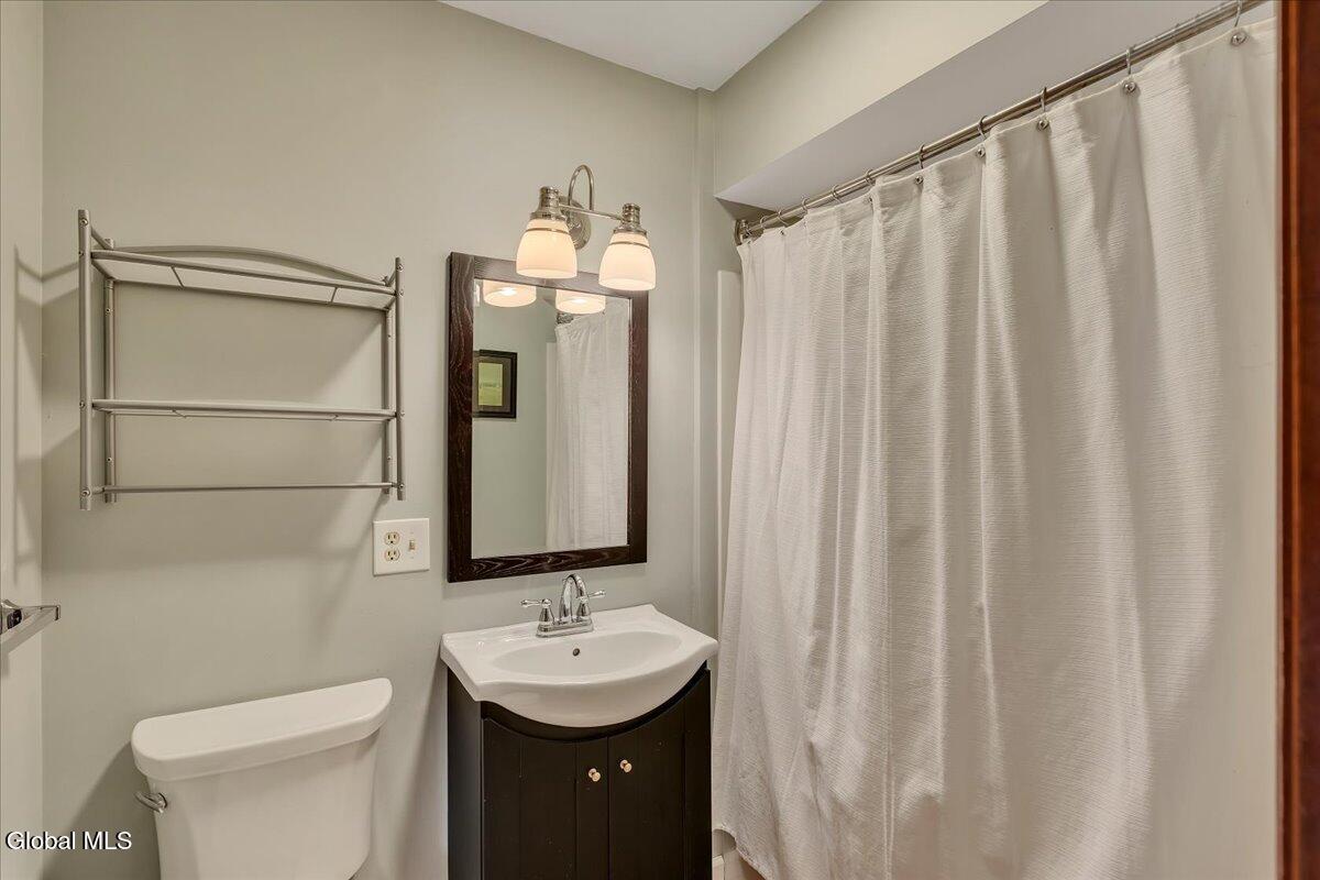 8A Jean Place Schenectady NY 12303