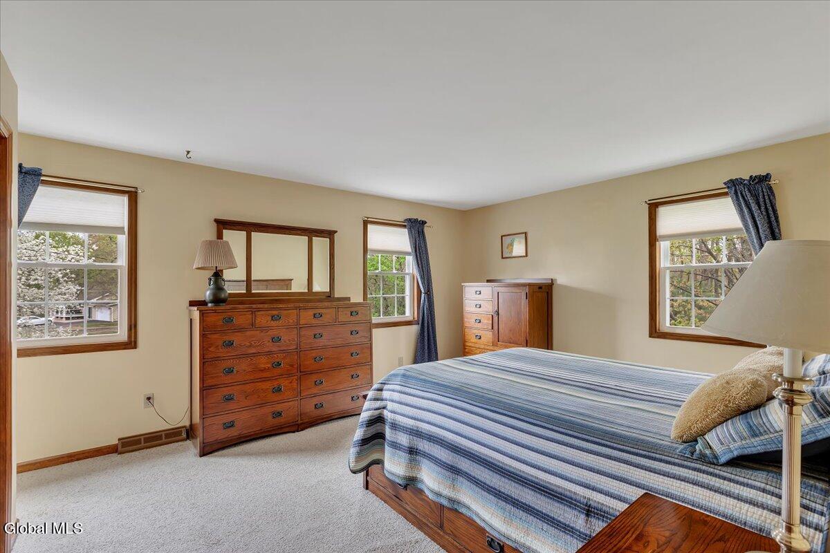 8A Jean Place Schenectady NY 12303