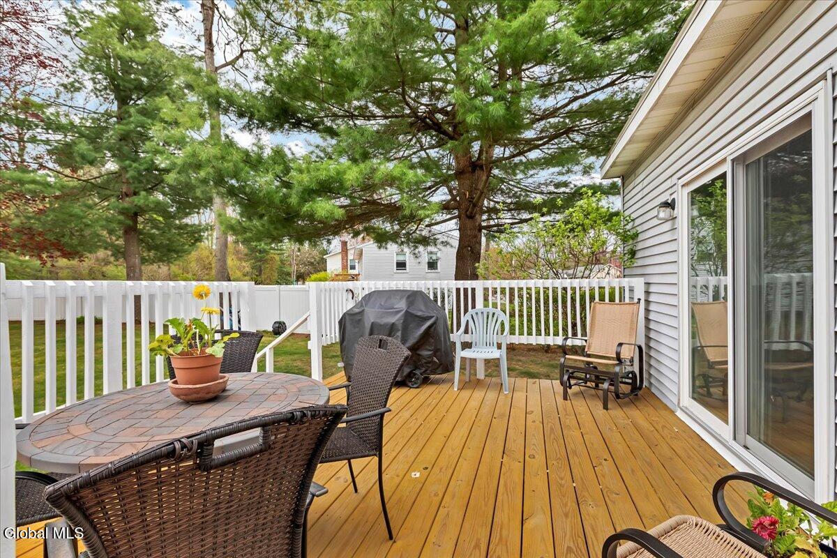 8A Jean Place Schenectady NY 12303