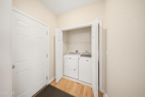 24 Morocco Lane Schenectady NY 12304