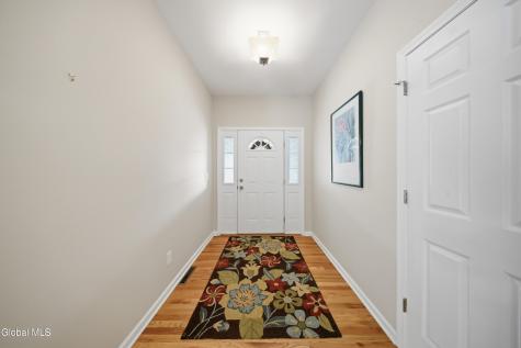 24 Morocco Lane Schenectady NY 12304