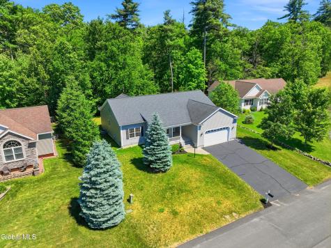 24 Morocco Lane Schenectady NY 12304