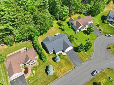 24 Morocco Lane Schenectady NY 12304