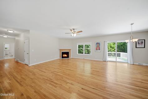 24 Morocco Lane Schenectady NY 12304